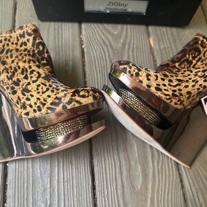 ZIGiny Blacklable Leopard Print Leather or genuine-calf-hair Booties size 10